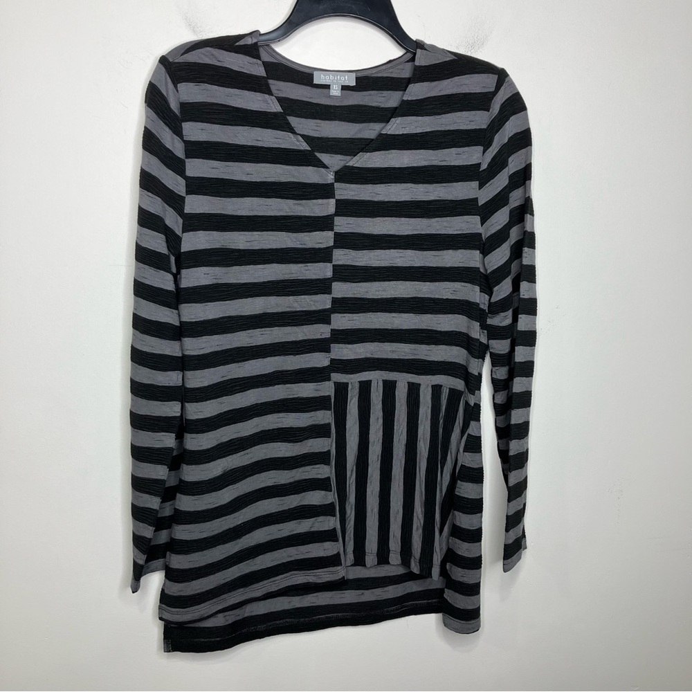 Habitat gray & black striped long sleeve top business‎ casual women’s size XS